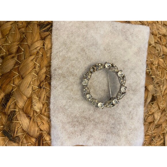 Vintage Crown Trifari Rhinestone Circle Wreath Pin Brooch Patent 151914 - Picture 2 of 9